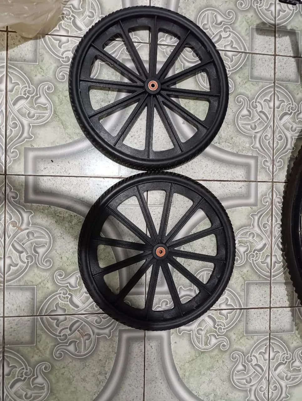 Vende-se pneu de carrinho de picolé  - Foto 3