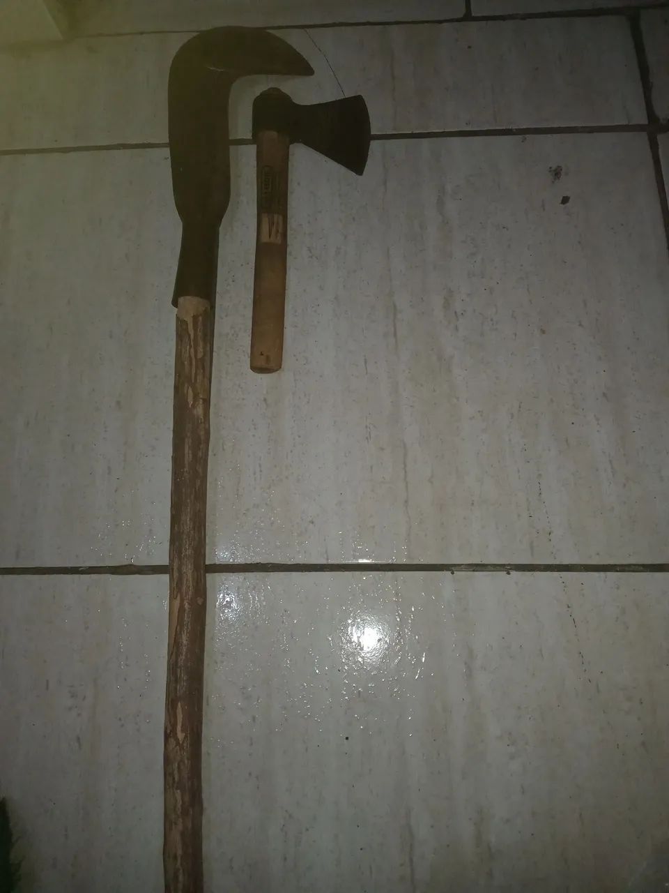 Ferramentas para jardinagem foice e machadinha