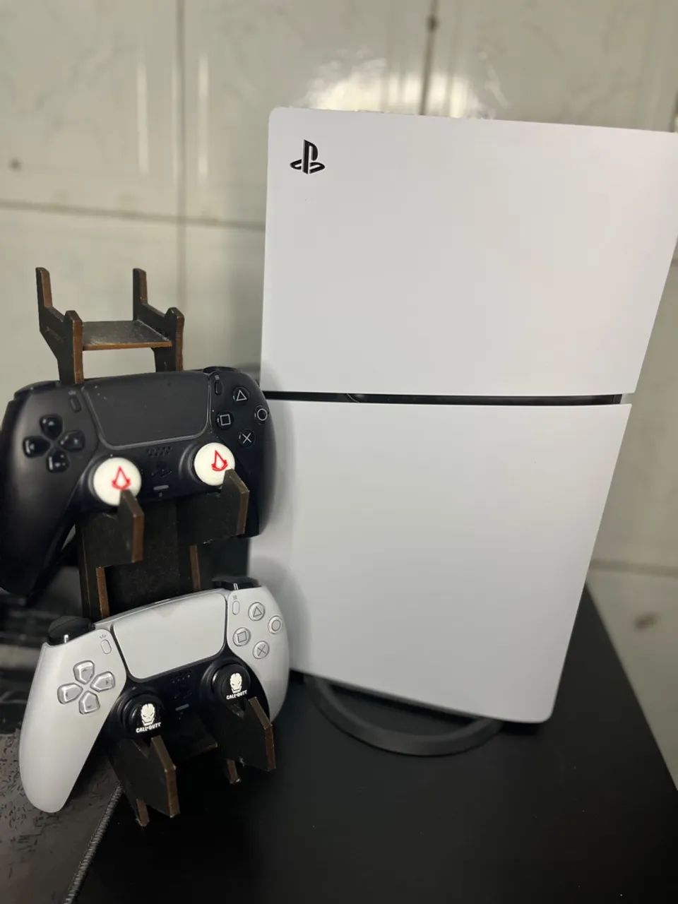 Ps5 slim + 2 jogos + 2 controles  - Foto 2