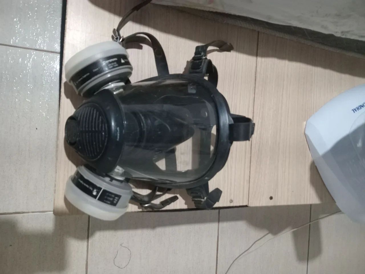 Máscara respirador facial reutilizável.  Marca sperian  - Foto 2