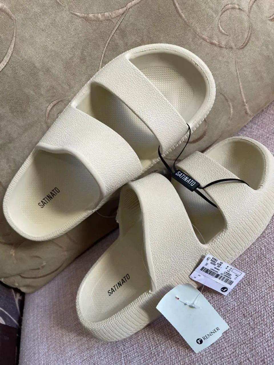 Chinelo Slide Nuvem em PU Offwhite! BAIXOU 