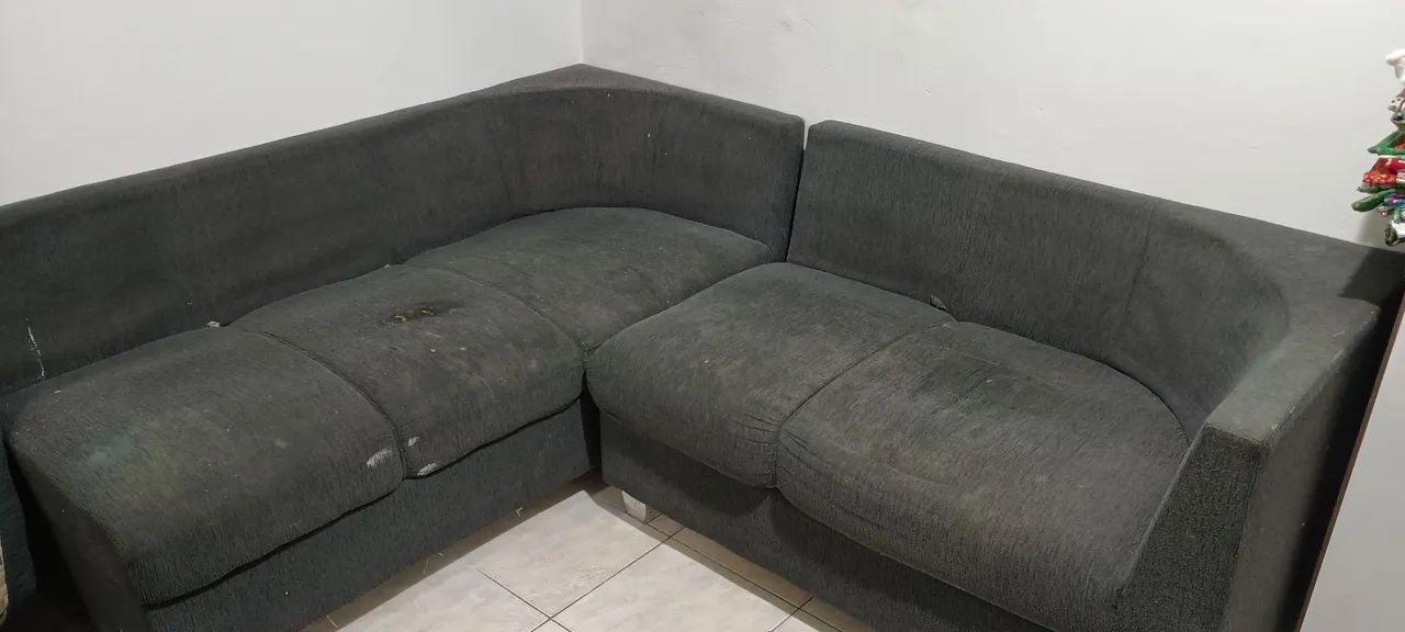 Sofá de canto 5 lugares bom e preço pra sair rápido!!!
