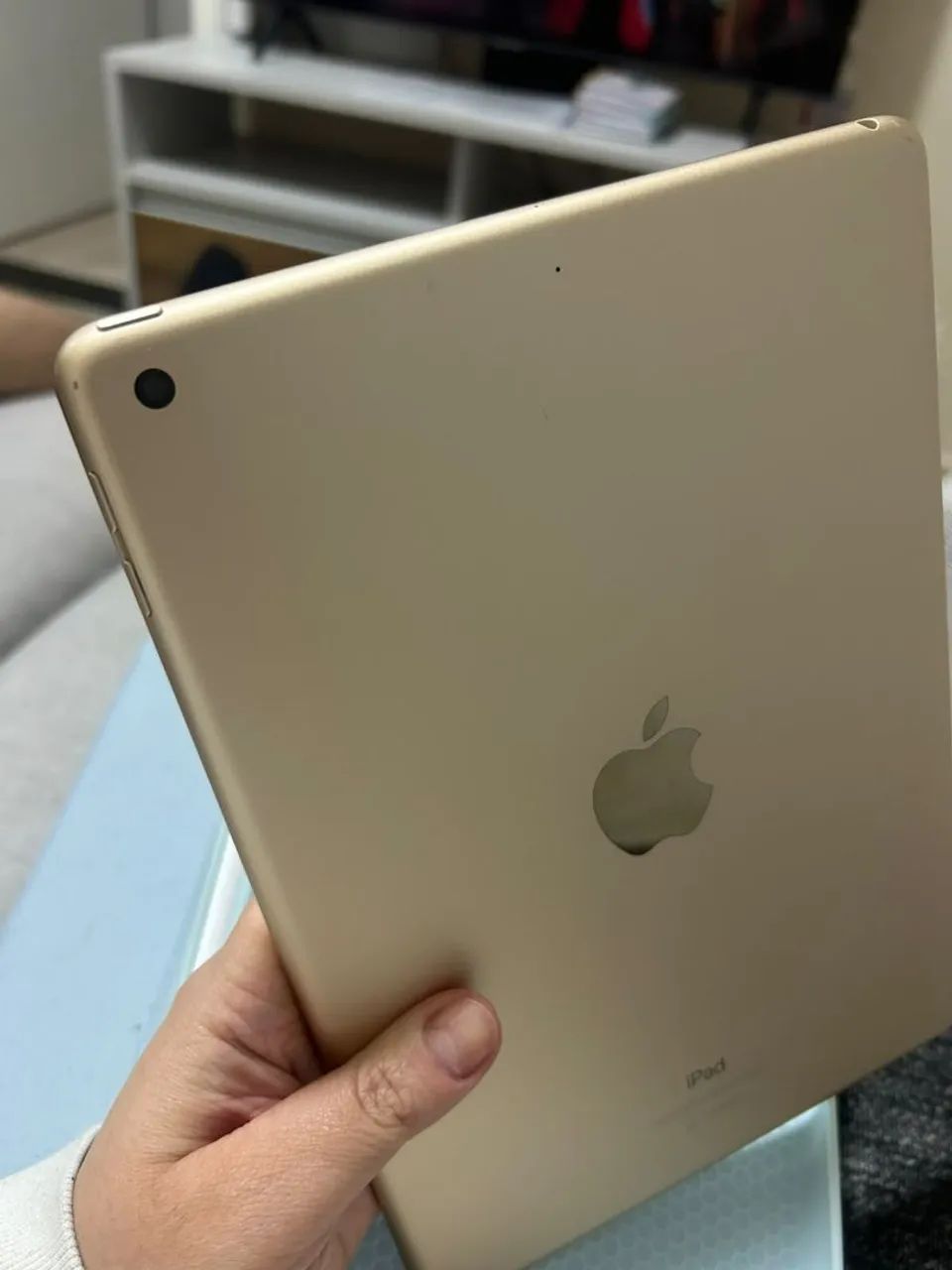 iPad 5ª Geração 32GB Dourado Wi-Fi - Conservado e Funcionando Perfeitamente - Foto 2