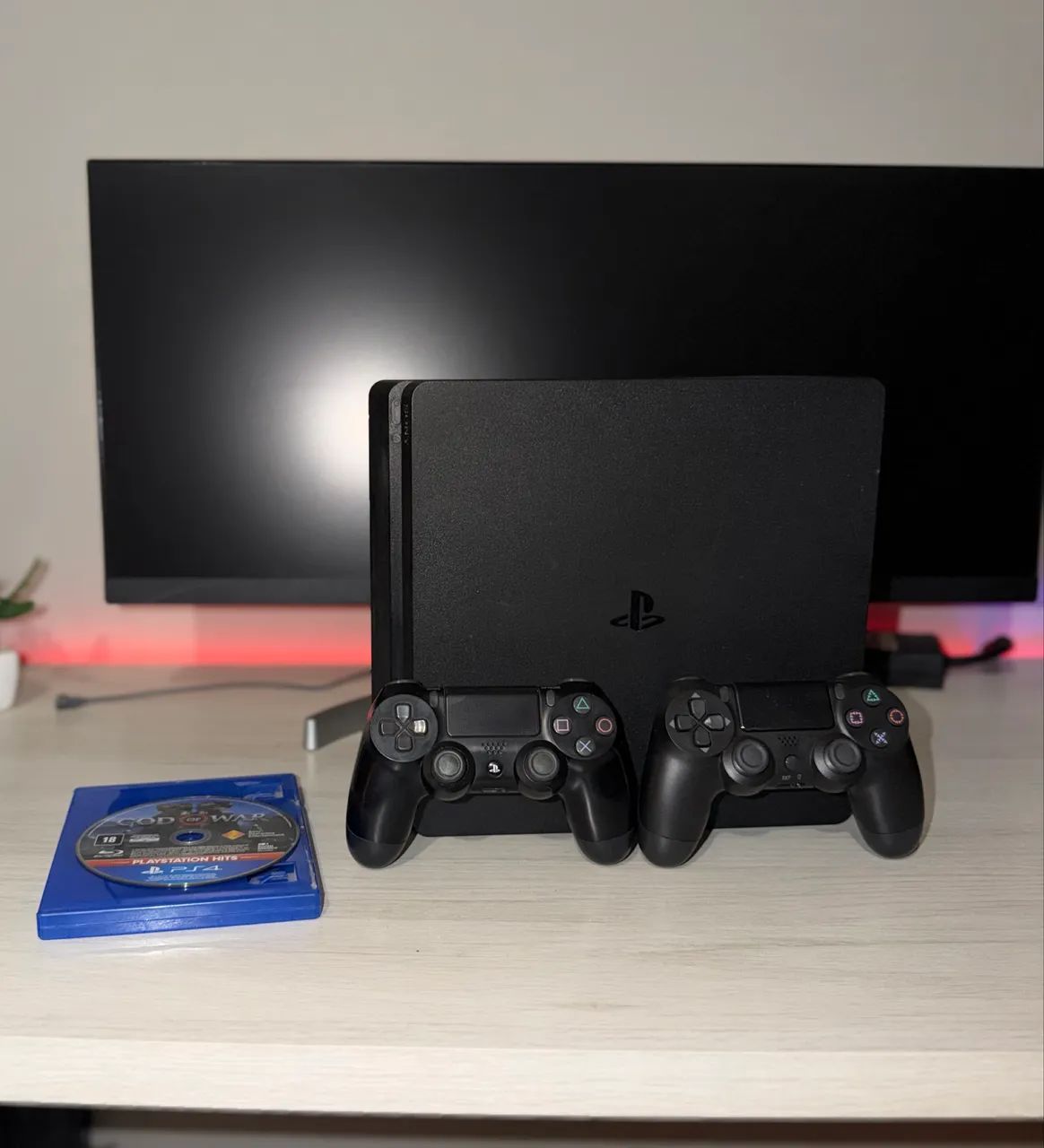 PS4 Slim + 2 Controles - Foto 2