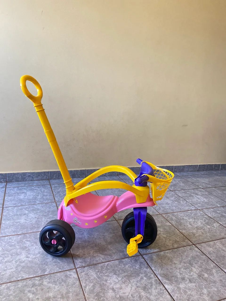 Triciclo infantil com empurrador  - Foto 2