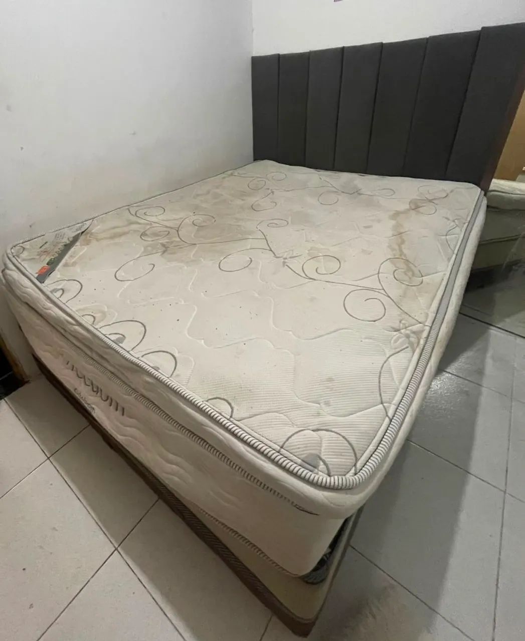 Cama de casal com colchão ortobom e cabeceira