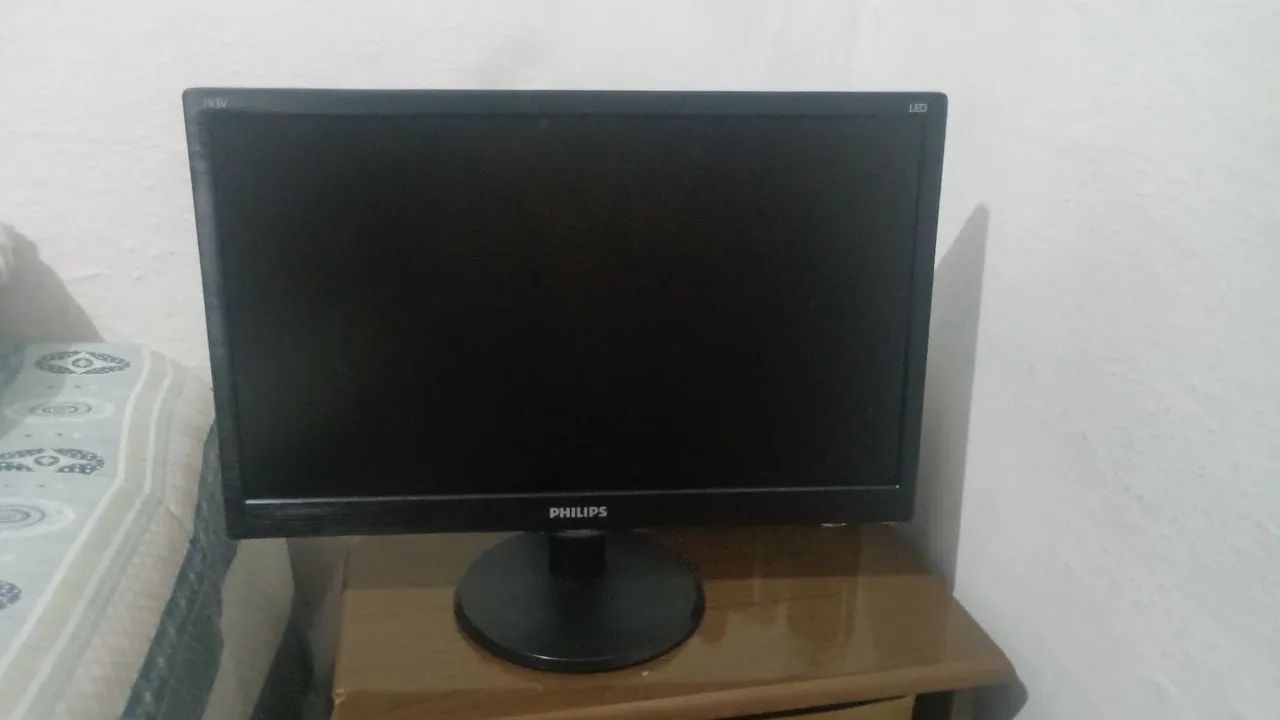 Monitor de 18,5 polegadas semi-novo - Foto 4