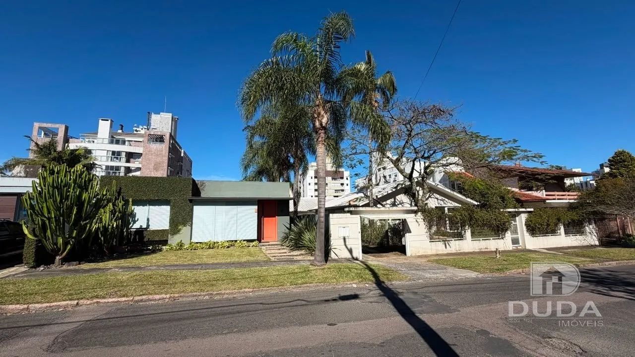 Casa Comercial com Escritório e Terreno