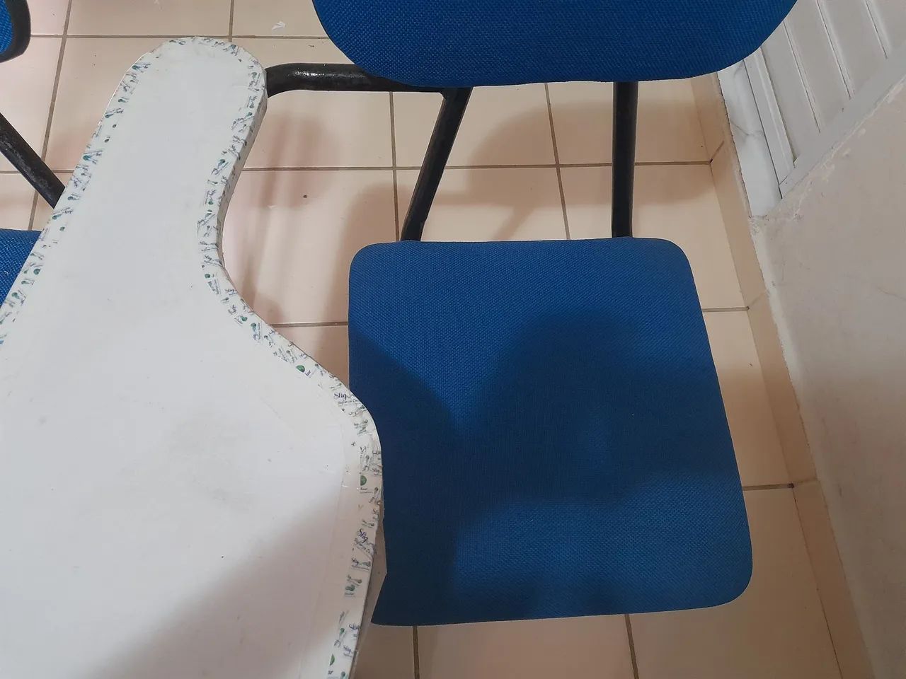 Cadeiras universitárias bem conservadas - Foto 2