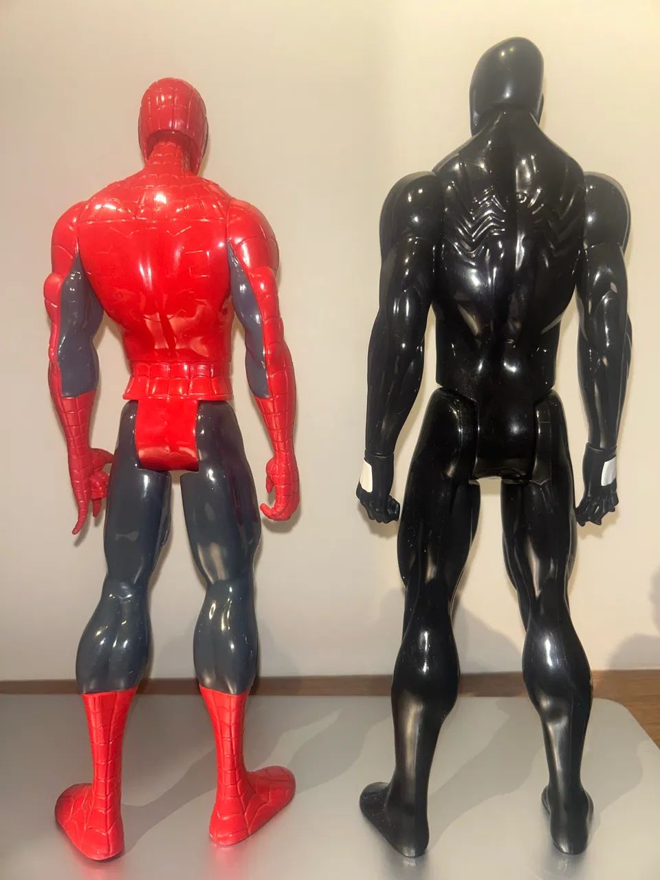 Bonecos do Homem Aranha e Venom - Foto 4