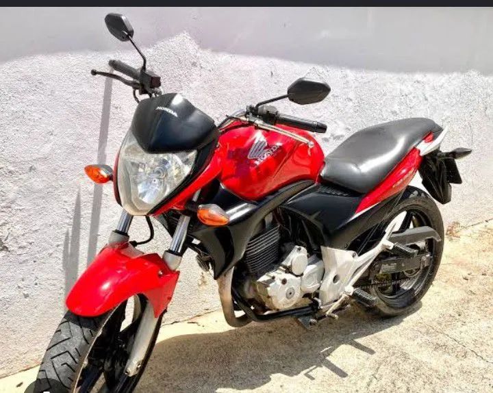Vendo cb 300 R 2011 segundo dono 