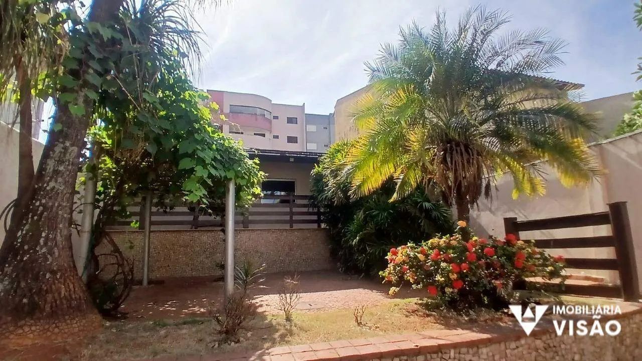 CASA PARA ALUGUEL, 02 QUARTOS, 02 SUÍTES, 05 VAGAS, CENTRO