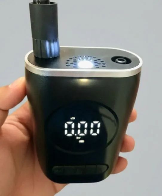 COMPRESSOR DE AR PORTÁTIL COM LANTERNA LED INTEGRADA - Foto 3