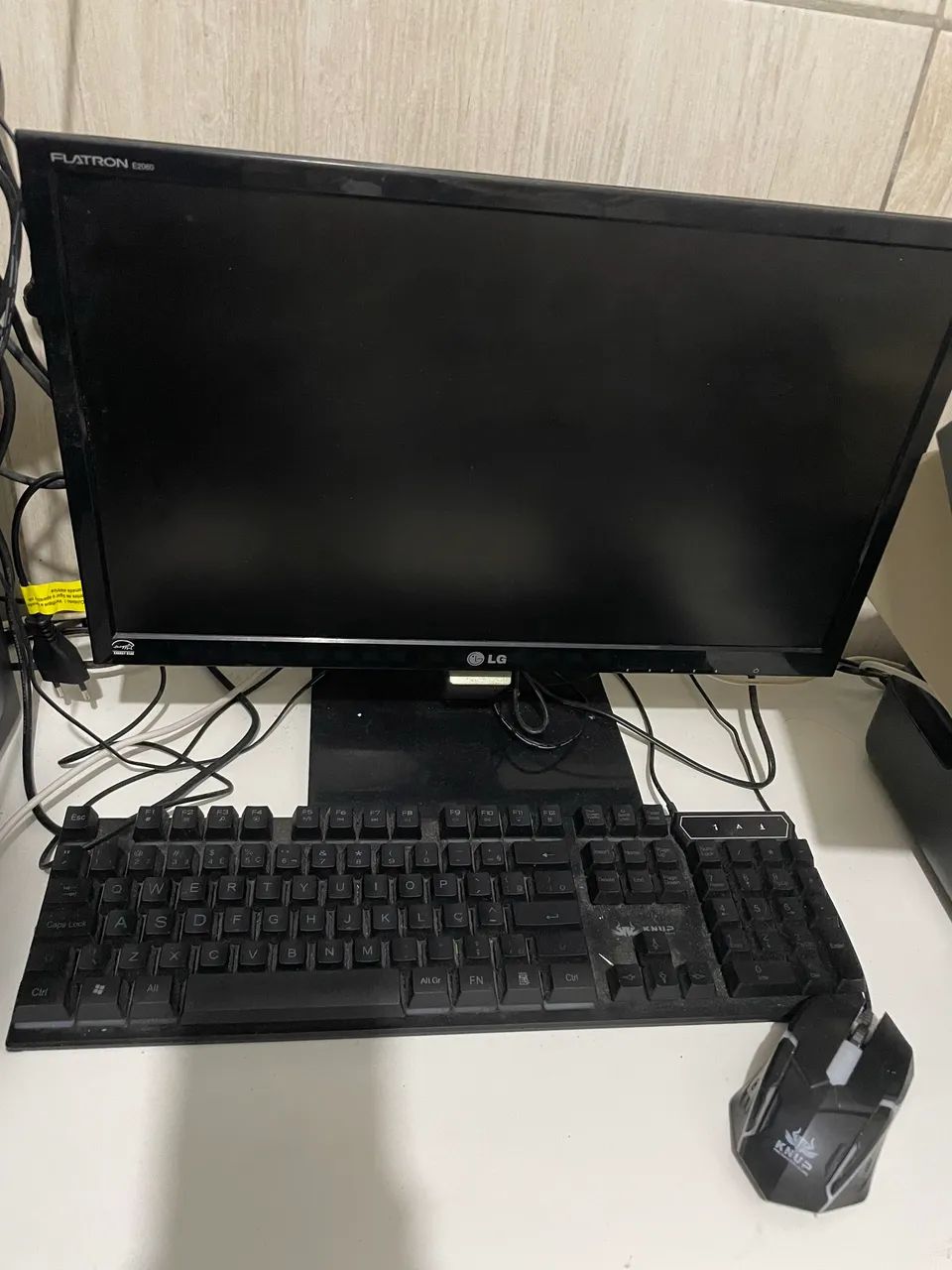 TELA DE COMPUTADOR + TECLADO 