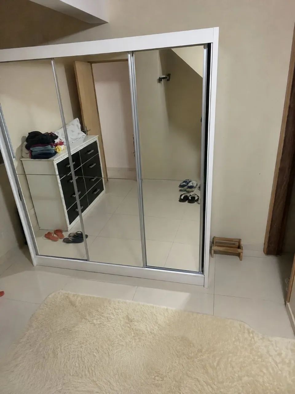 Guarda roupas espelhado em ótimo estado 