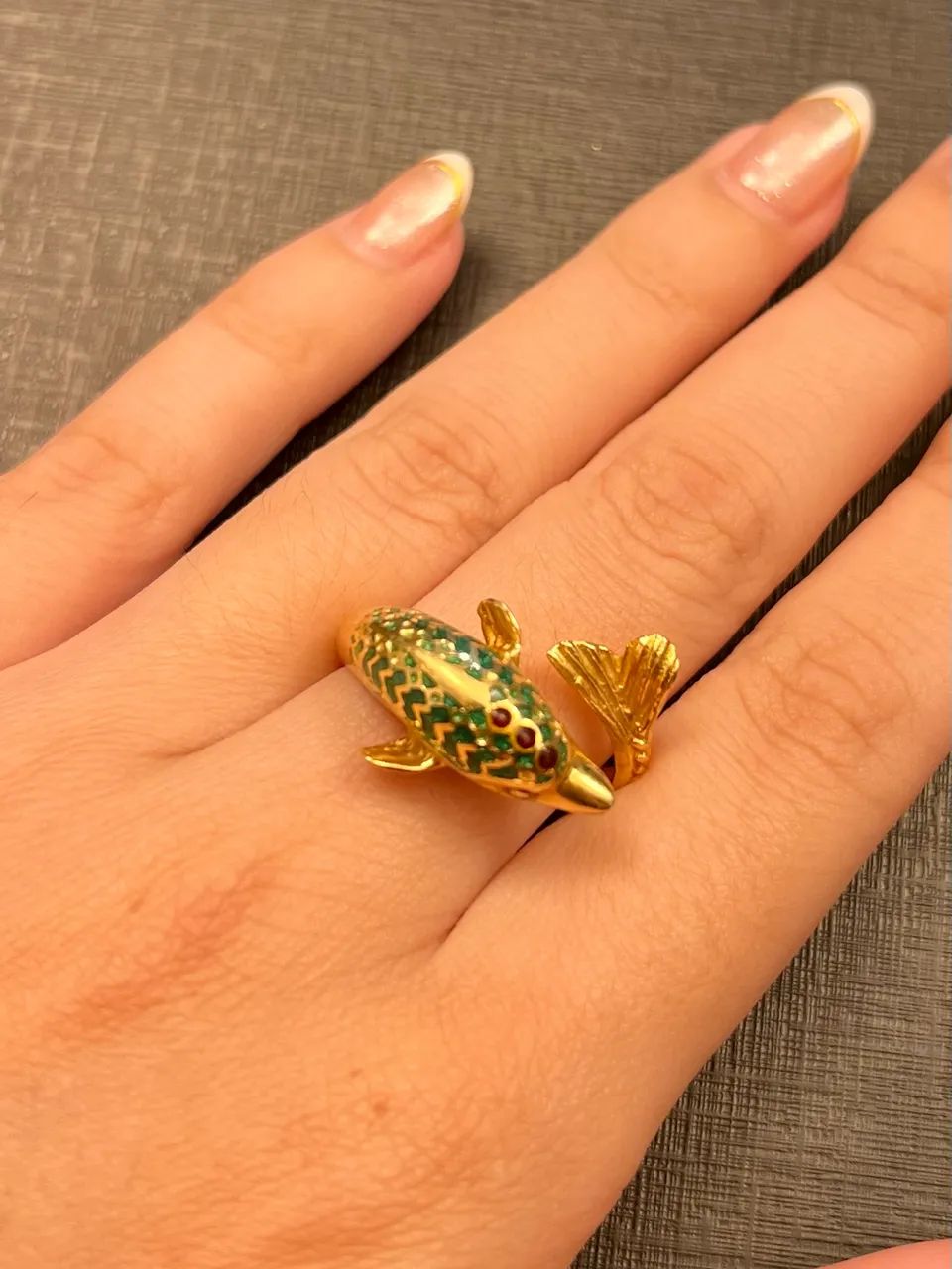 Anel Emerald Dolphin em Ouro 18k 750 - Foto 2