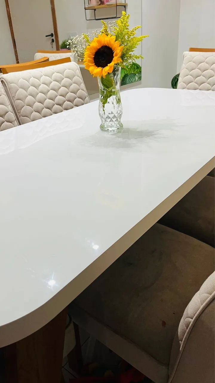 Mesa com 06 cadeiras 