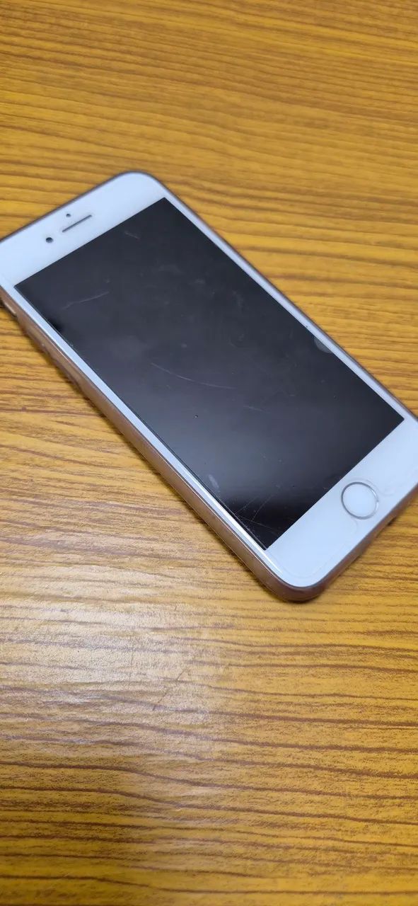 Celular IPhone 8 branco em bom estado