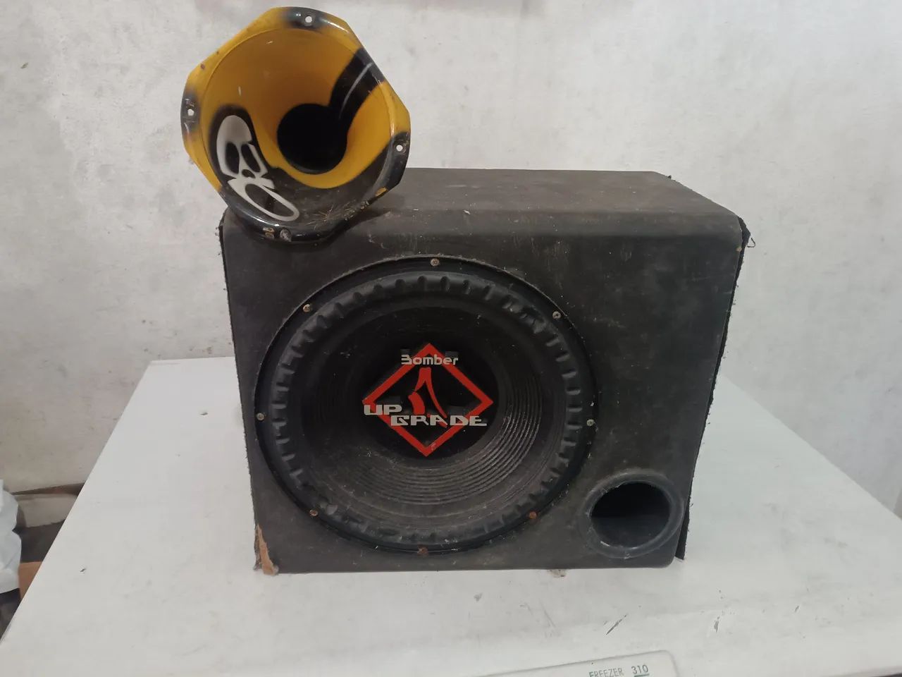 Caixa de som woofer 