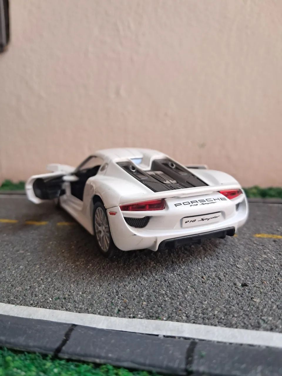 miniatura porsche 918 spyder branca 1/38 - Foto 3