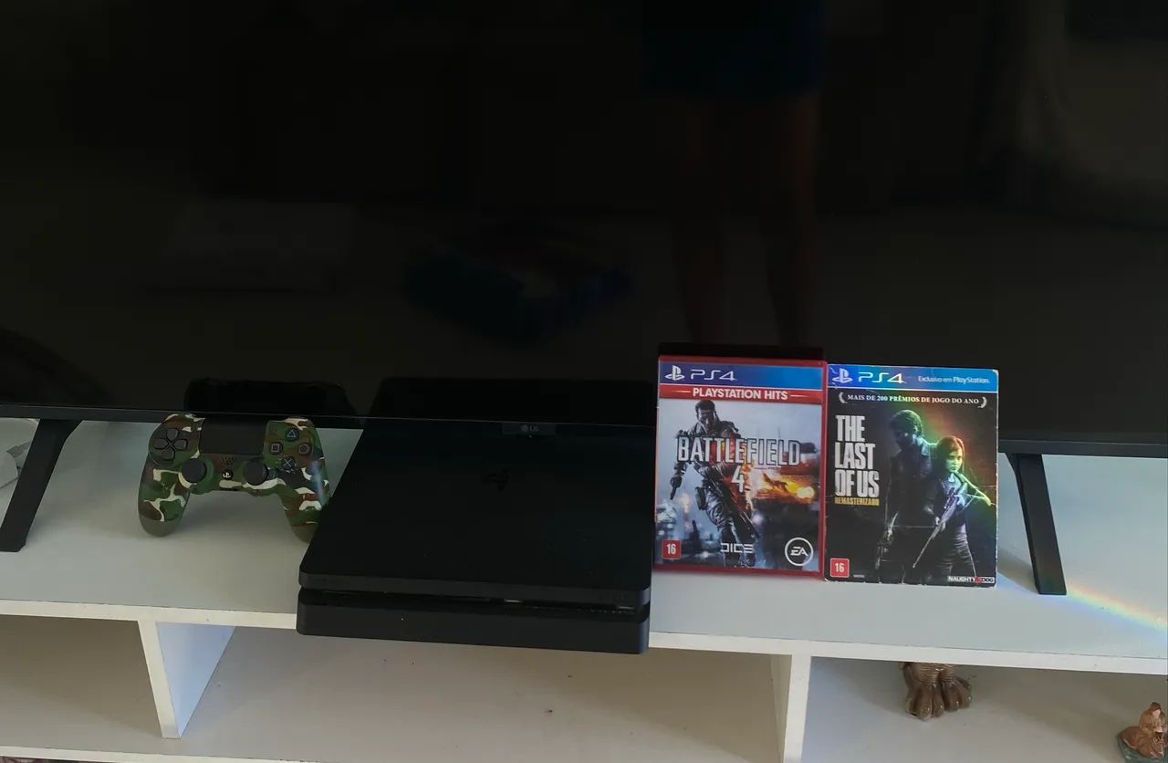 PlayStation 4 slim 