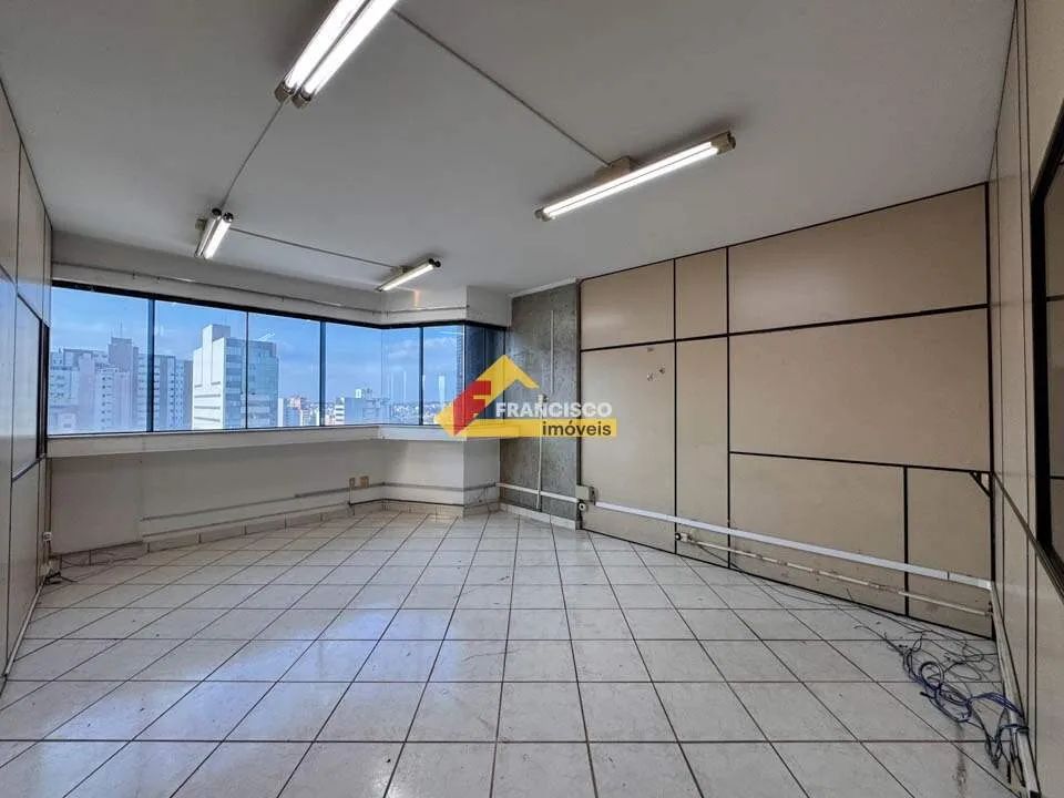 Sala comercial localizada no Centro