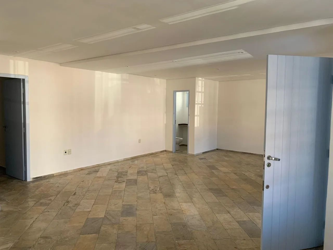 Casa com 4 quartos no bairro Santa Mônica - Foto 4