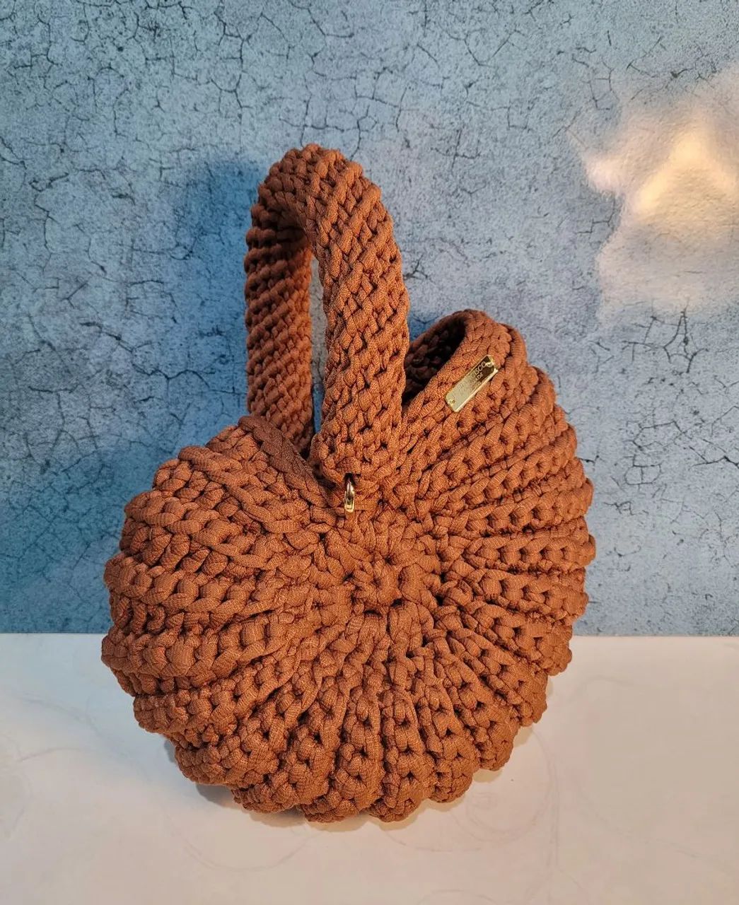 Bolsa de crochê em formato de concha cor terracota/ocre - Foto 3