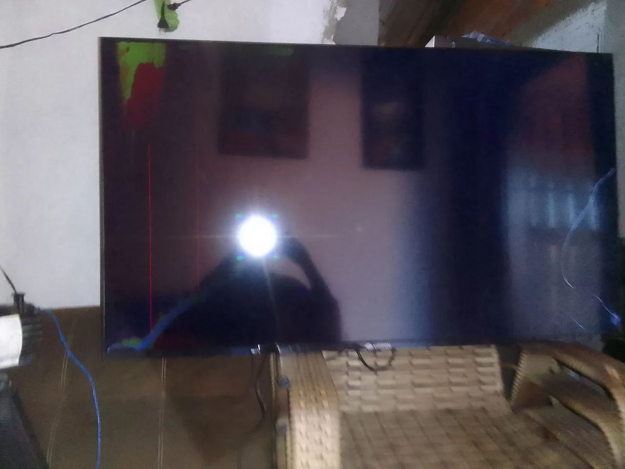 Vendo uma tv de 50 polegada com 3 meses de uso pra retirada de peça ela liga  - Foto 3