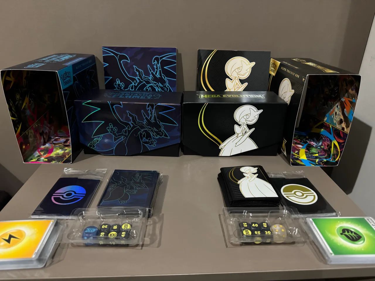 ETB Mega Charizard X e ETB Mega Gardevoir456501861413048320