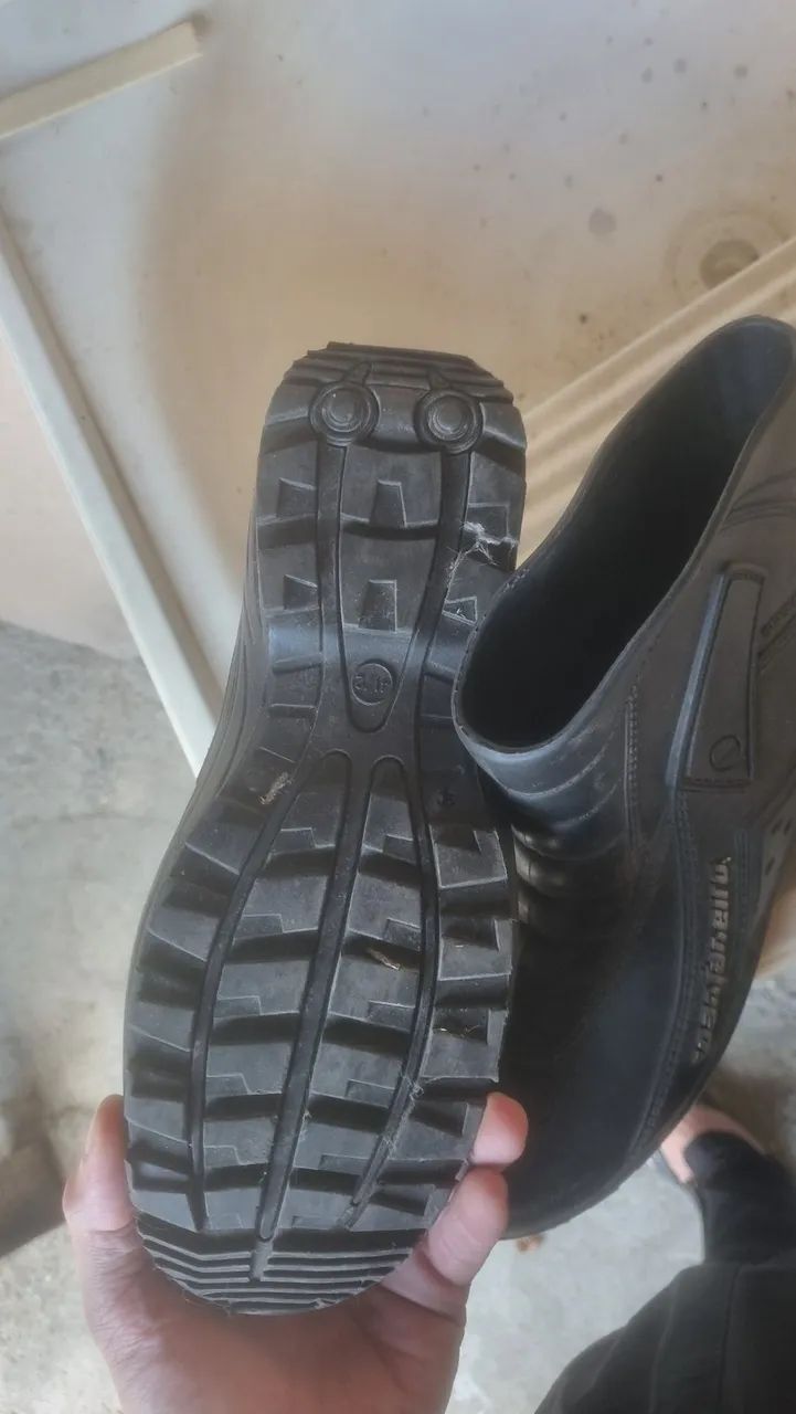 Bota impermeavel 41/42 - Foto 3