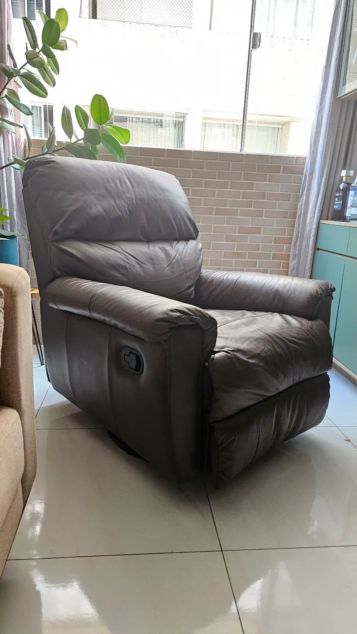 Vendo Poltrona Reclinável Couro Legítimo 