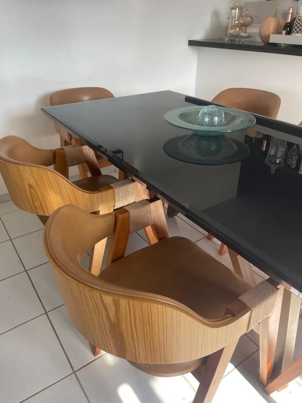 Mesa e cadeiras
