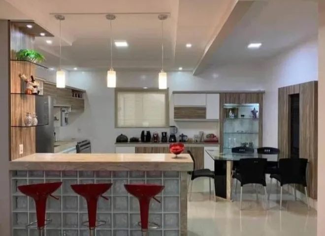 Casa com dois quartos charmosa e bem localizada