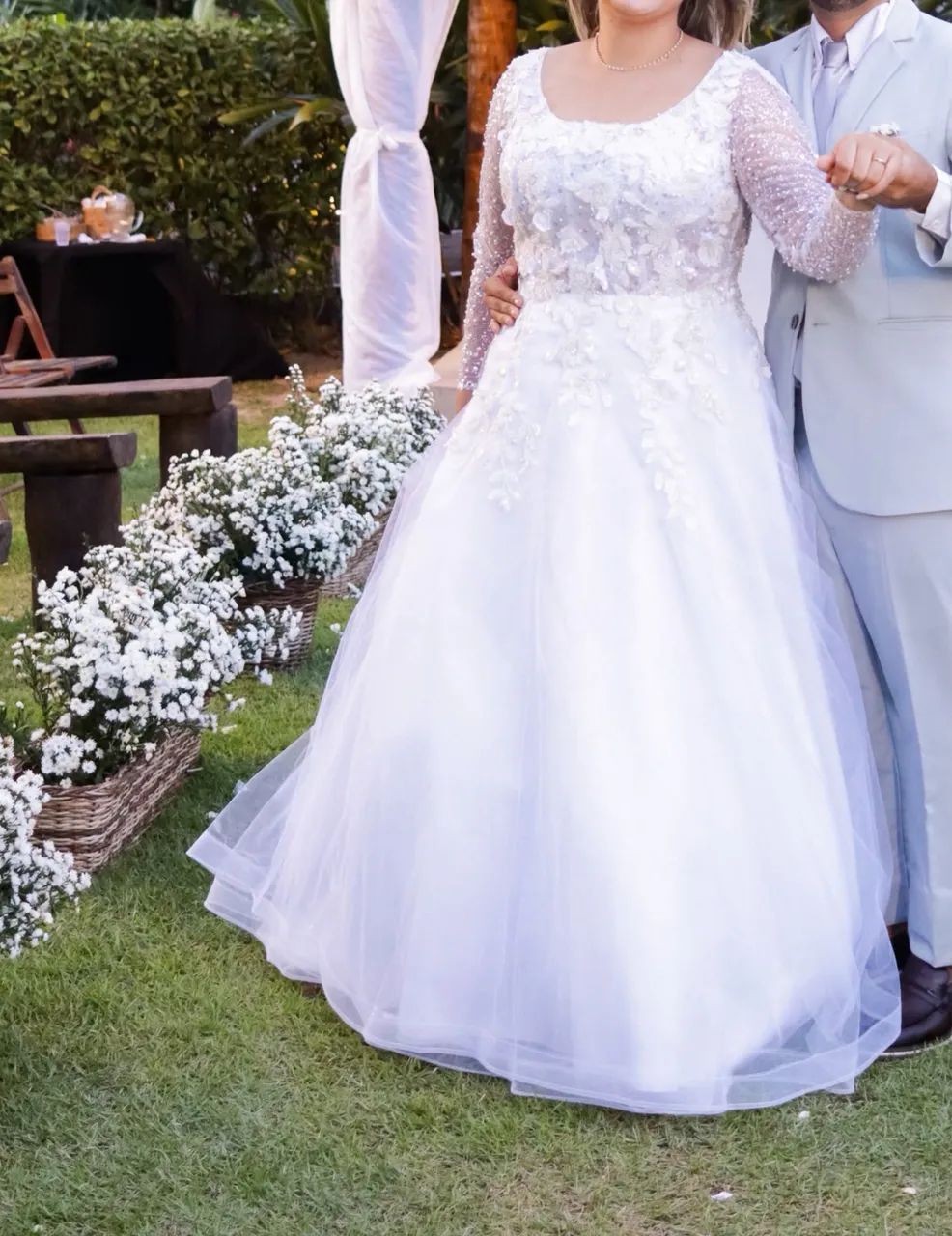 Vestido de noiva com véu 