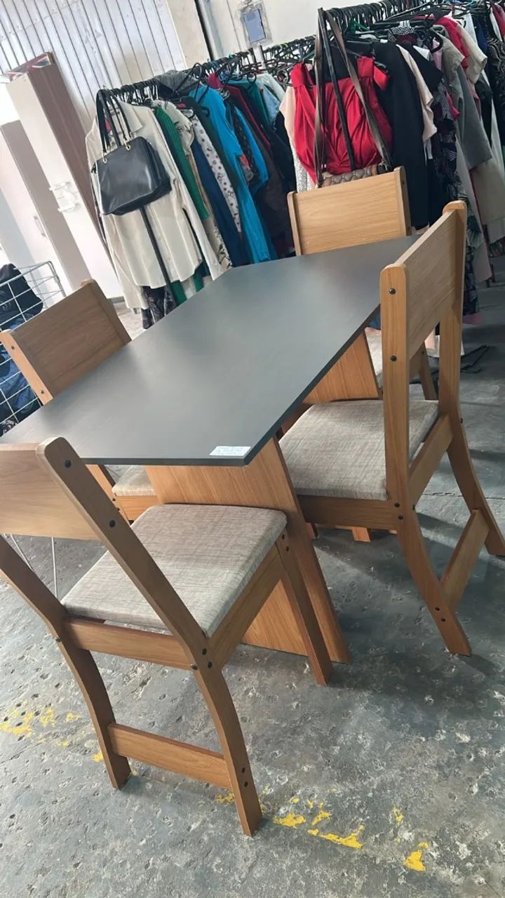 MESA C/4CADEIRAS
