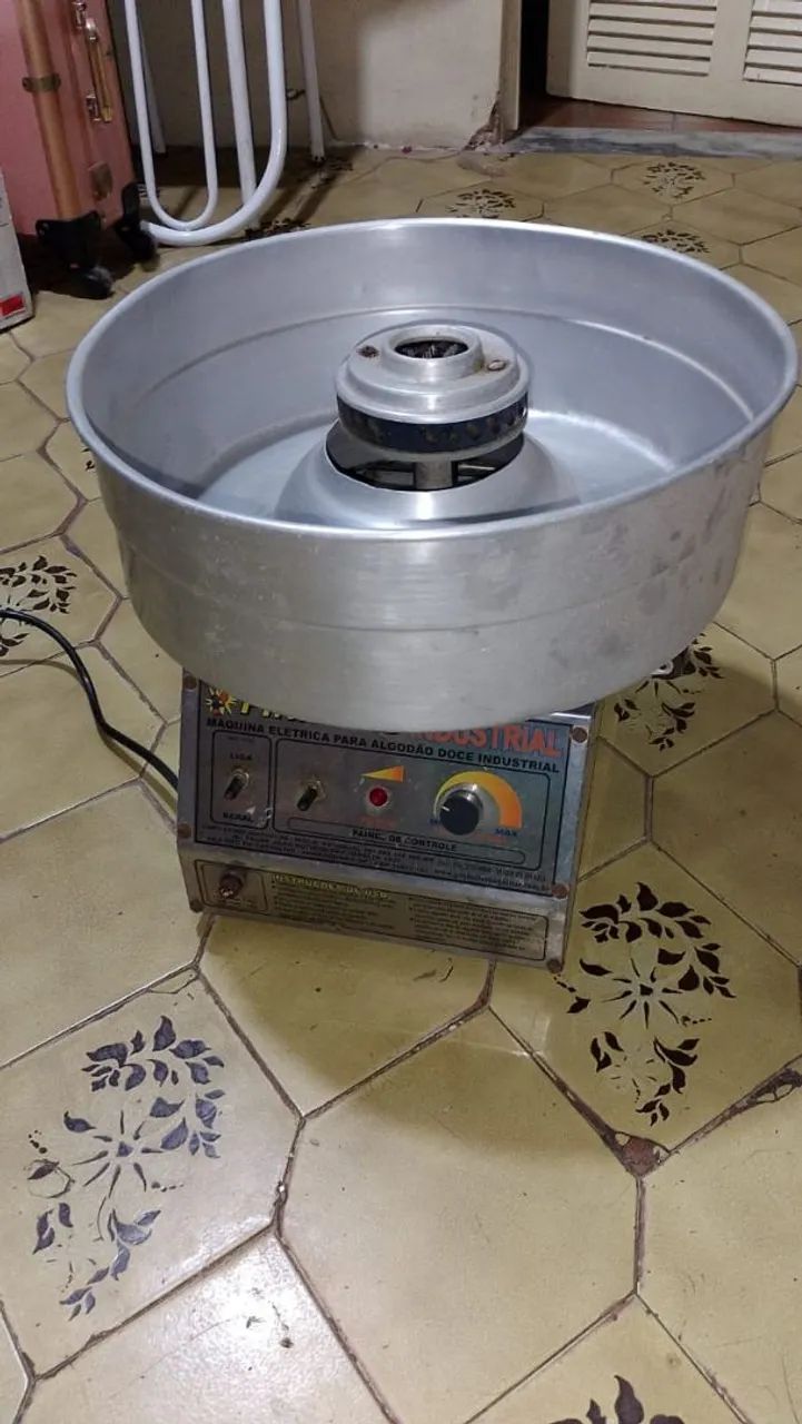 Vende se máquina de algodão doce com defeito 