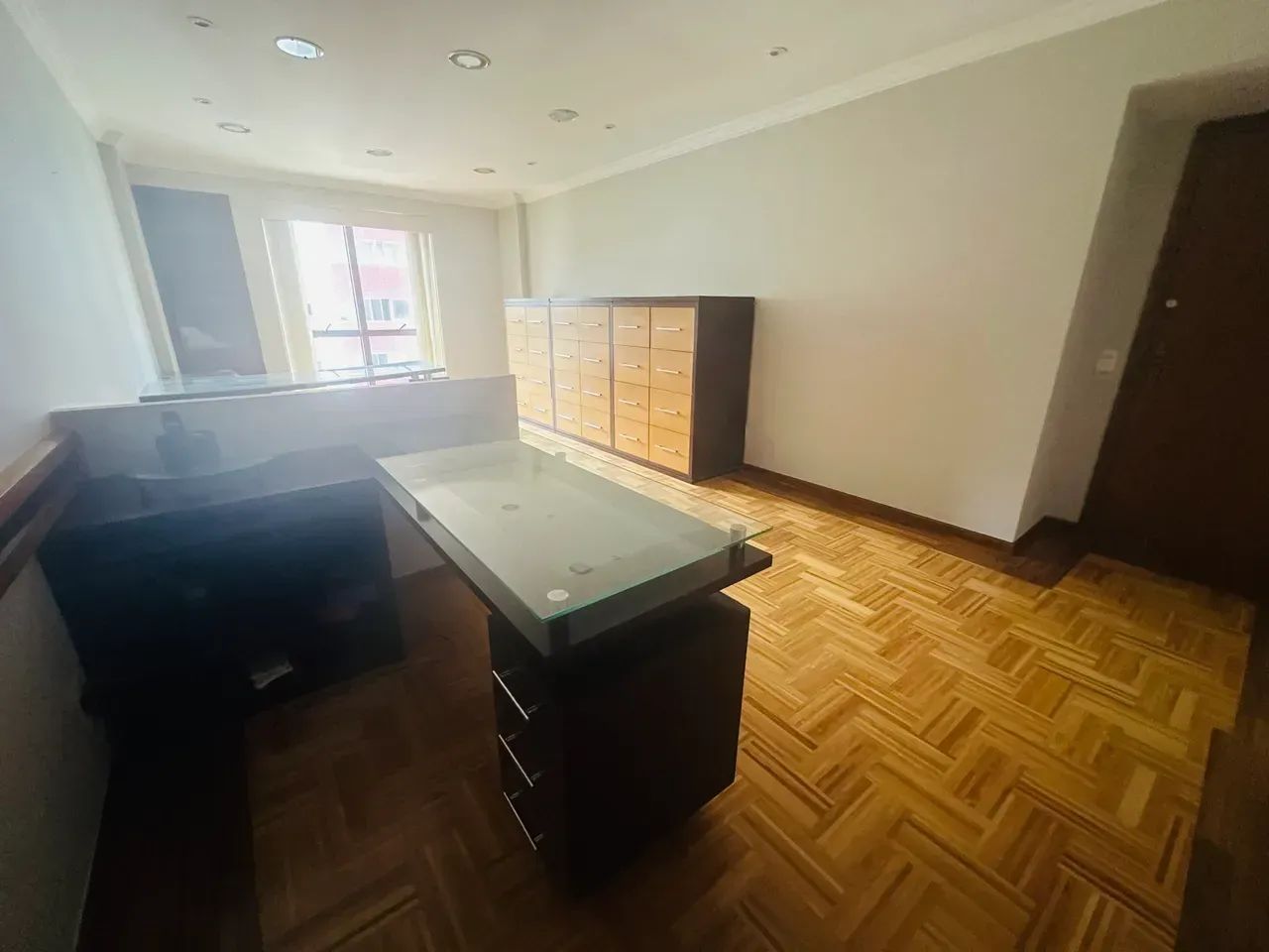 Sala comercial com móveis em localização central, Curitiba-PR - Foto 3