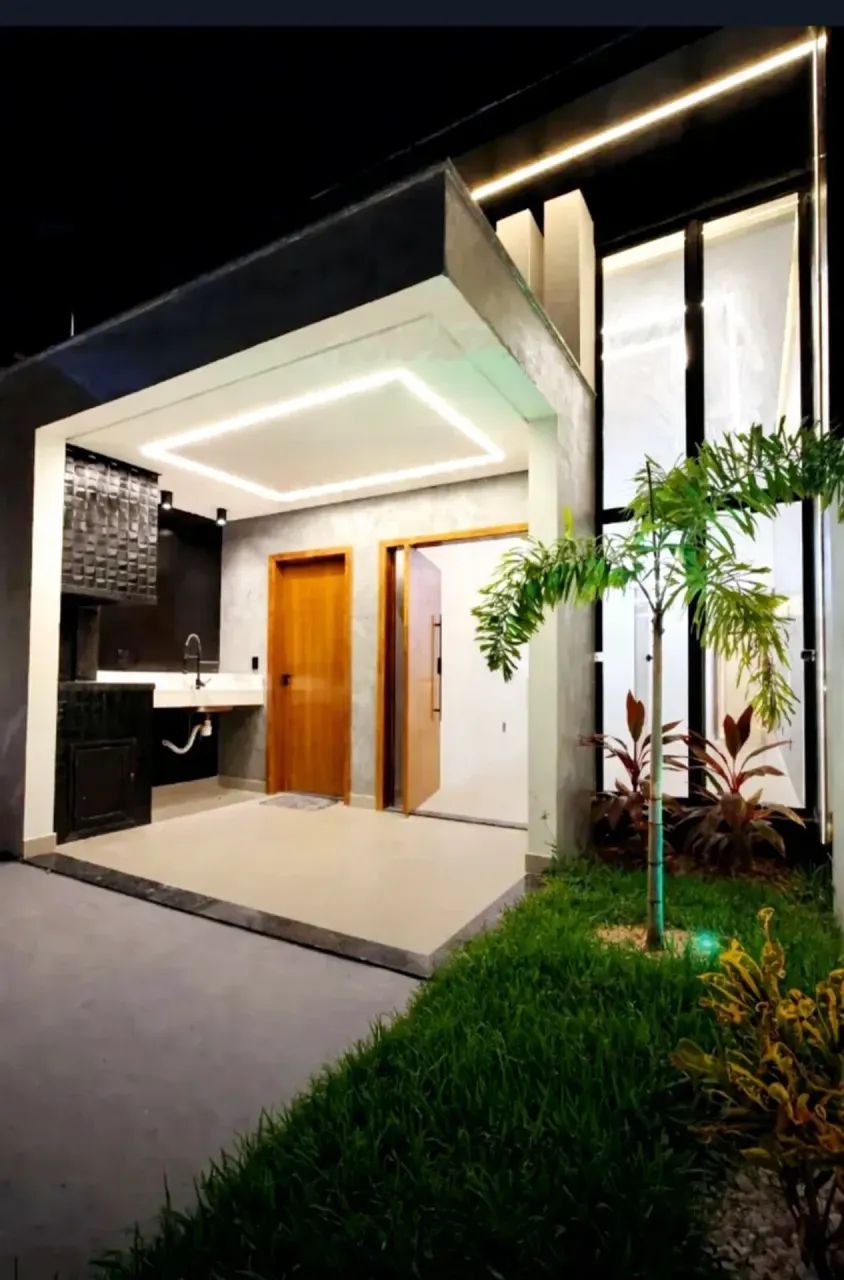 Casa nova, sofisticada com 2 quartos sendo uma Suite. localização privilegiada!