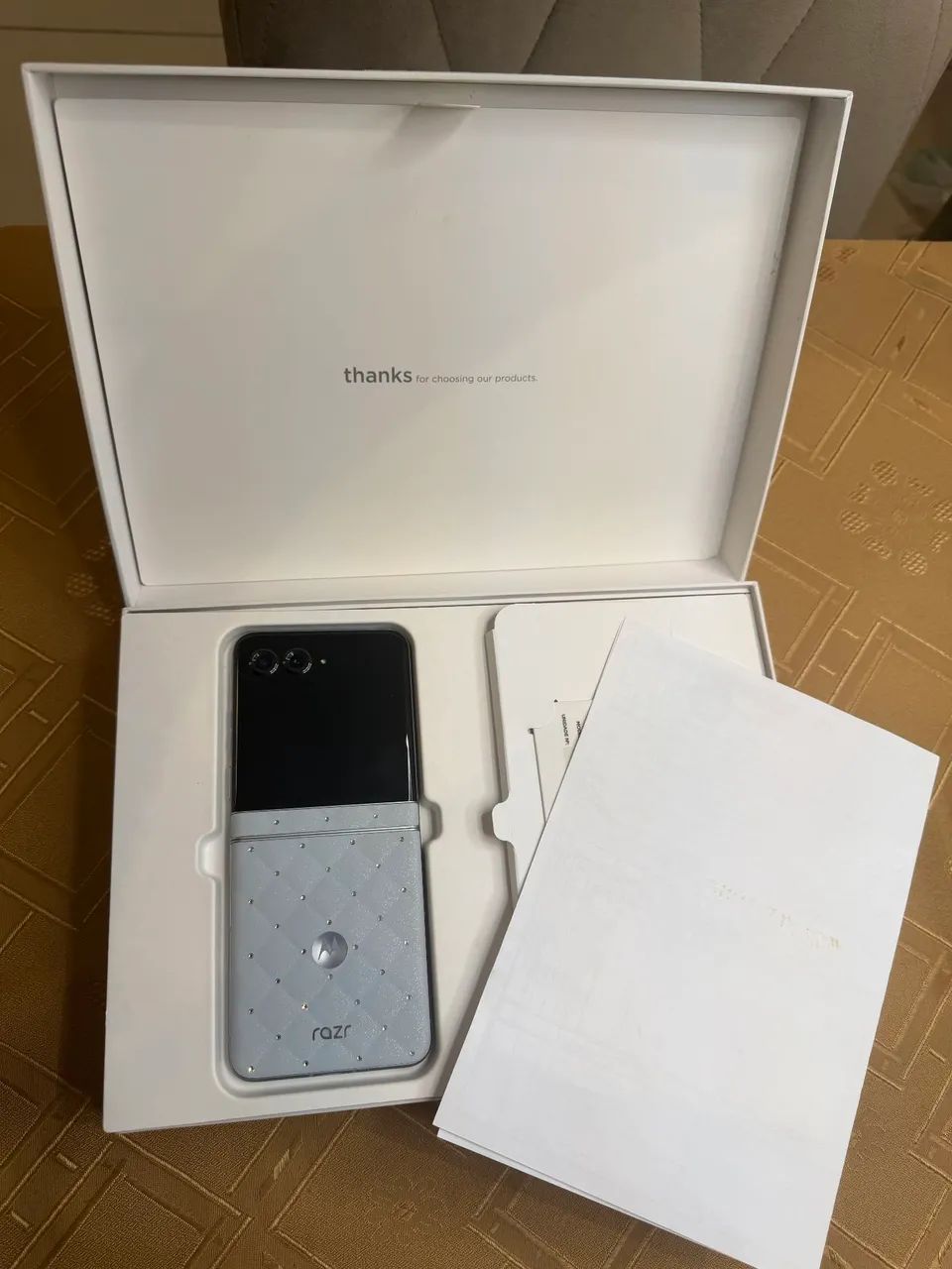 Celular Motorola RAZR60 256 GB, Única Dona com NFE e na CX. - Foto 4