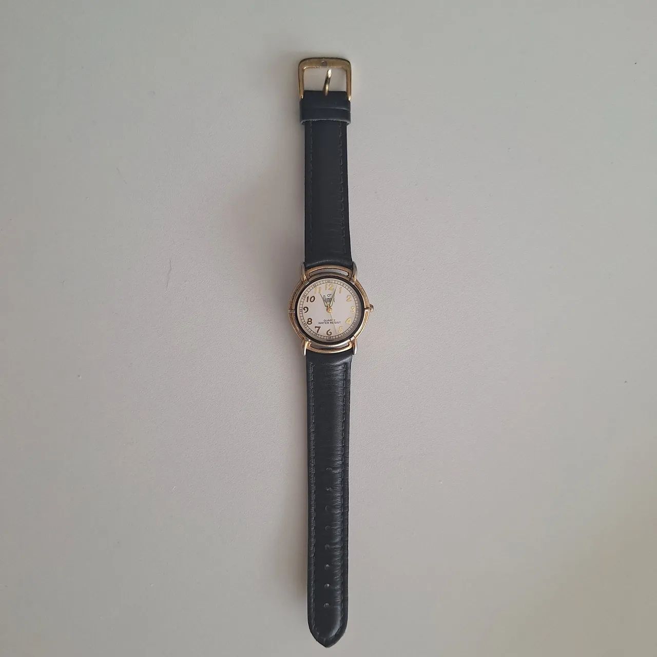 Relógio Dumont Quartz dourado com pulseira de couro preta - Foto 4