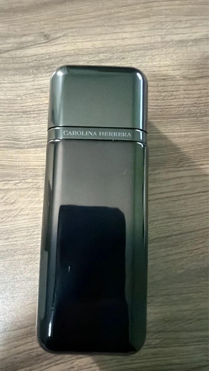 Perfume Carolina Herrera 212 Vip Black Elixir 100ml - Foto 3