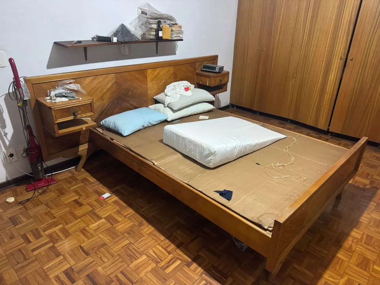 Móvel Antigo - Cama e Penteadeira - Foto 2