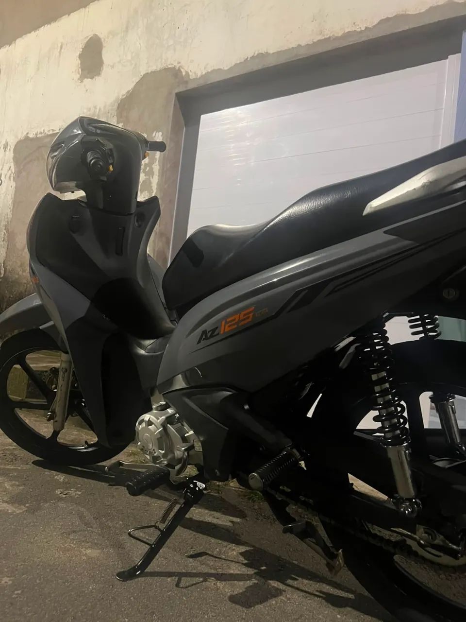 Avelloz 125cc 2025 