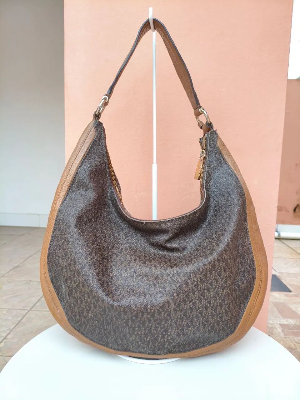 Bolsa Michael Kors monograma detalhe em couro legítimo  - Foto 5