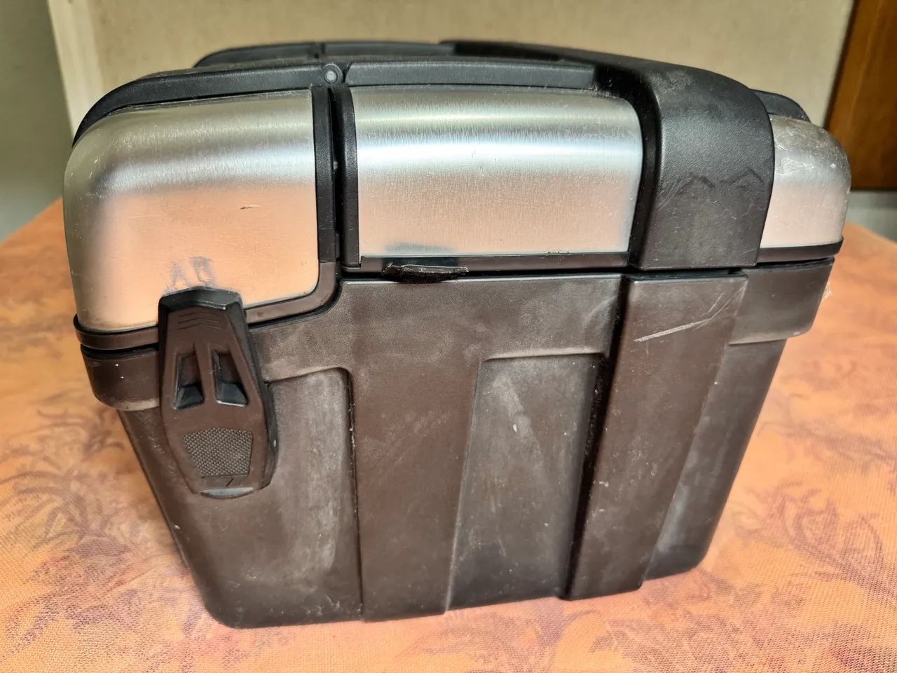 baú de motocicleta da marca Givi, modelo Trekker 33 l - Foto 4