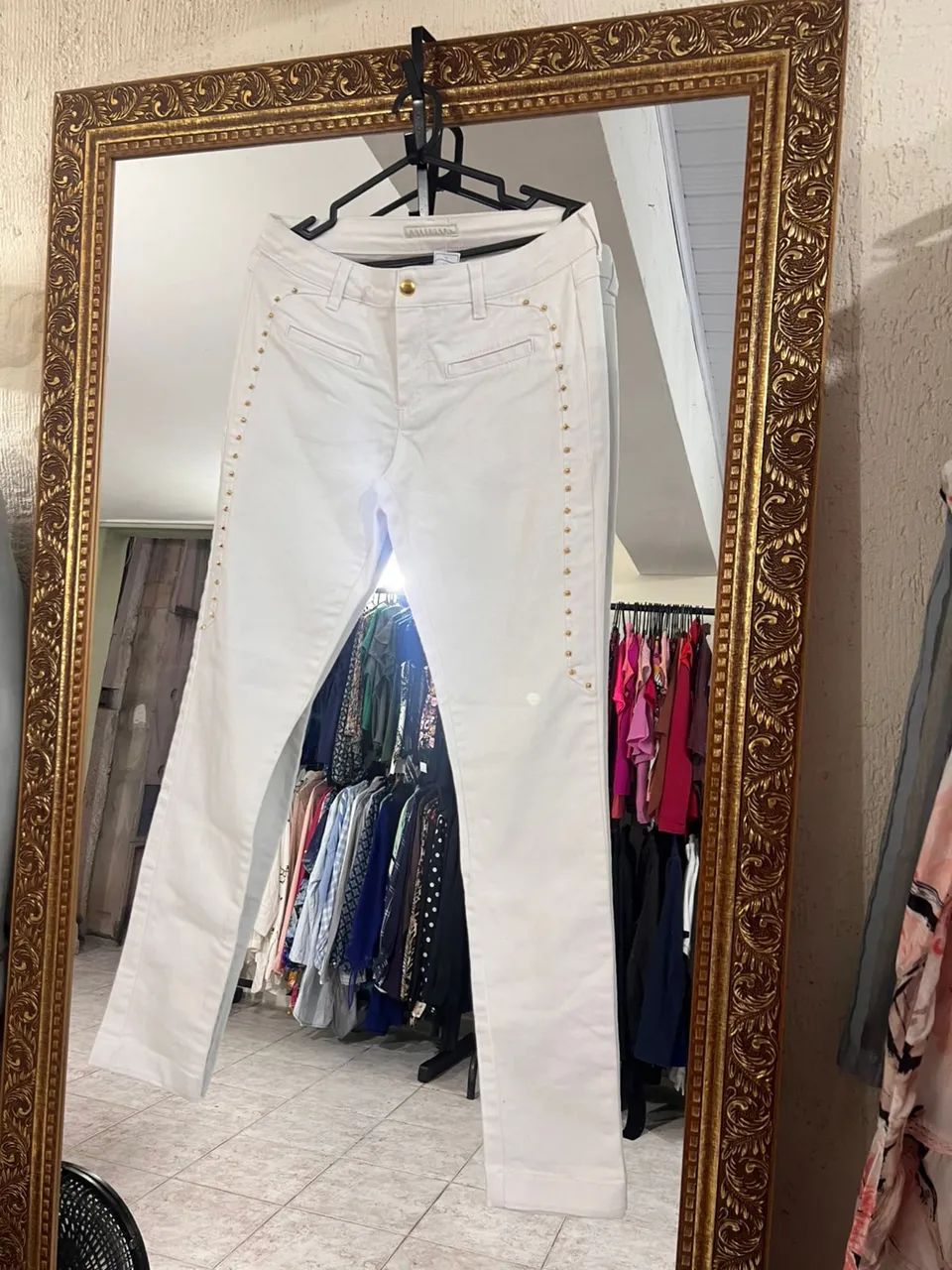 Calça  branca com detalhes em dourado Bobstore 36