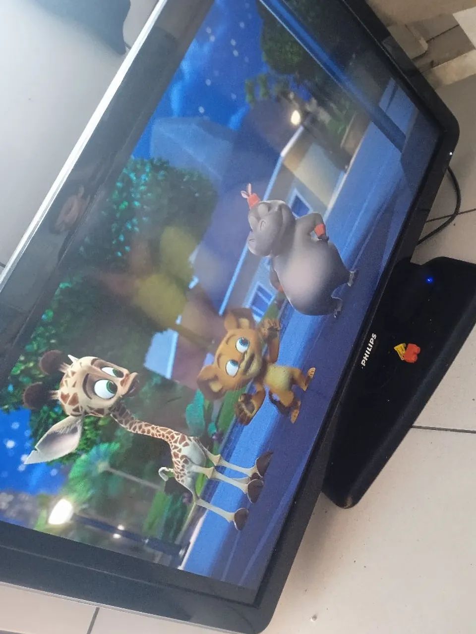 Tv 42 Philips 42 polegadas não é esmrte tem HDMI 