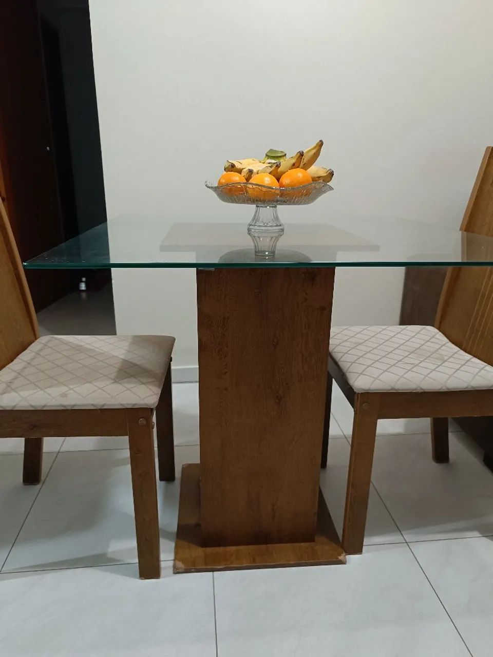 Mesa de jantar vidro com base em mdf