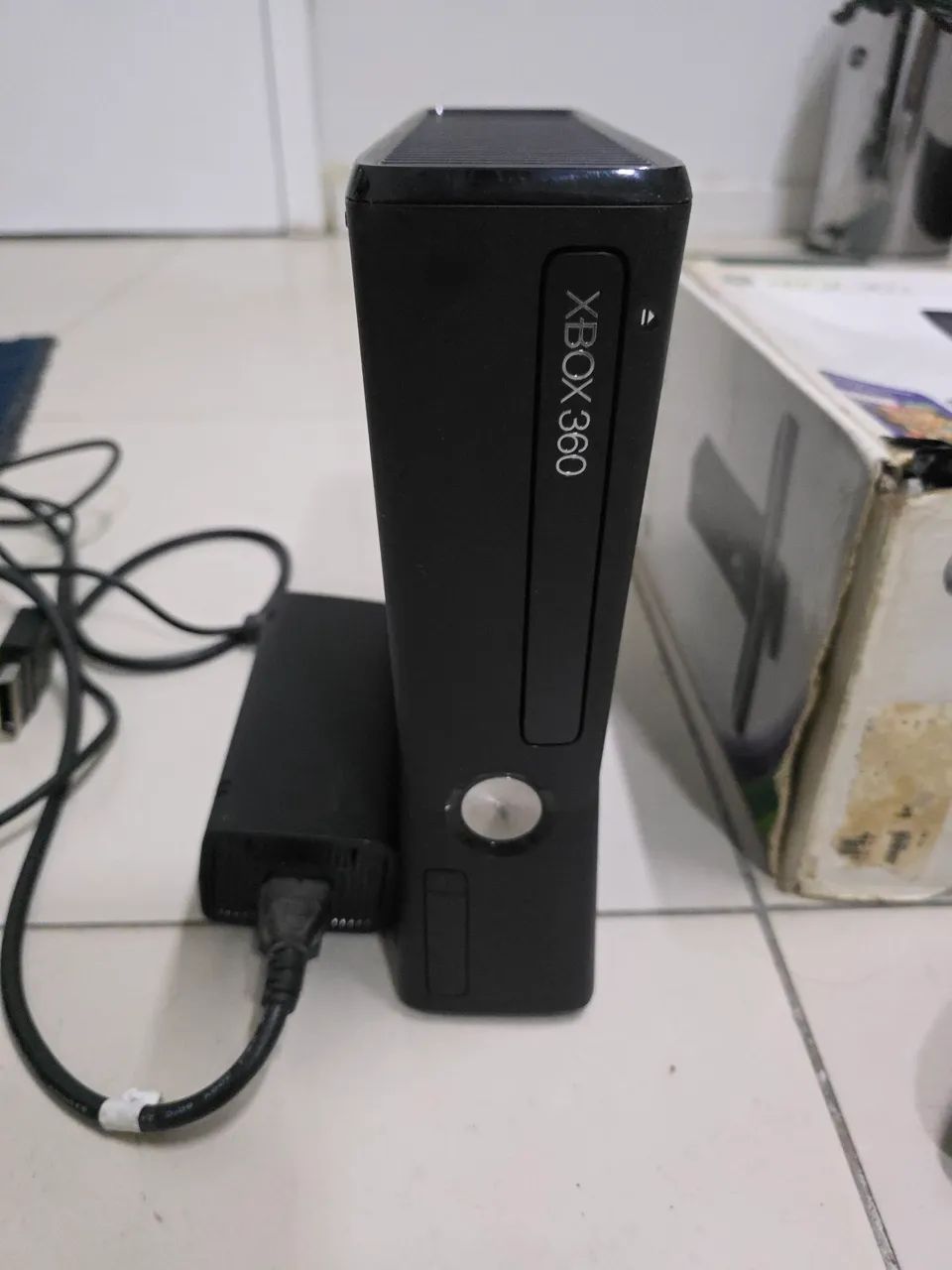 Xbox 360 slim 4 GB Bloqueado  - Foto 2